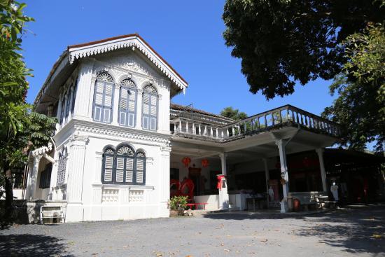 Chinpracha House